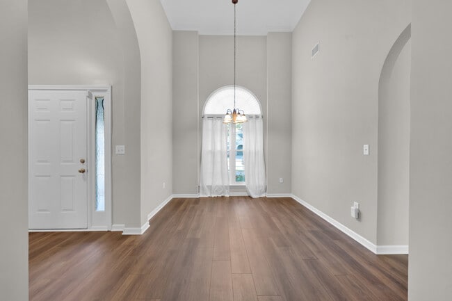 Building Photo - 2978 Summit Dr