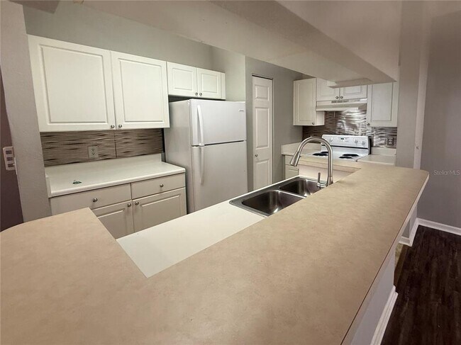 Building Photo - 1726 Arbor Lakes Cir