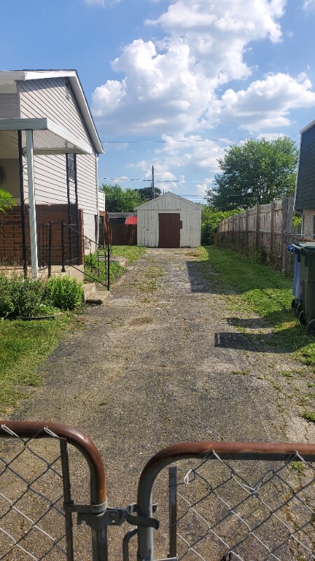 Building Photo - 977 Kyle Ave