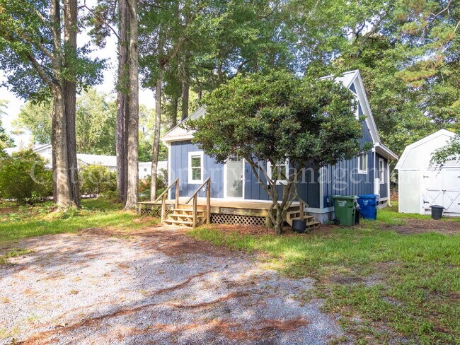 Building Photo - 2 BD/ 1 BA // Cottage Get Away just off of 42nd St // $1,875 per month // Pet Friendly*