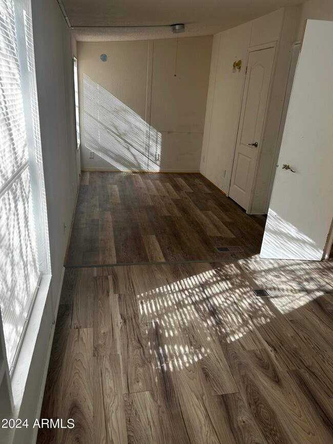 Building Photo - 16005 N 32nd St