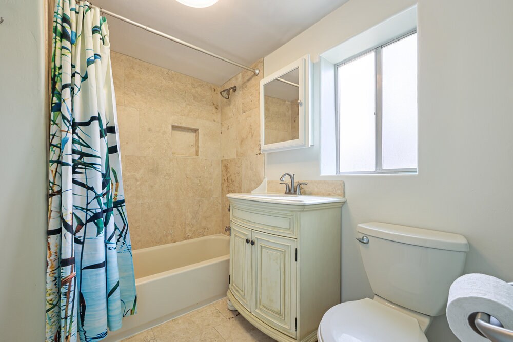 Building Photo - 3896 Harney St