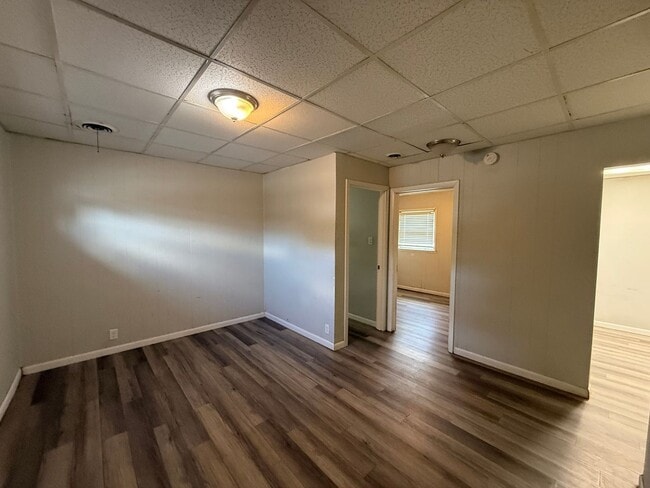 Interior Photo - 2447 E Walnut Street