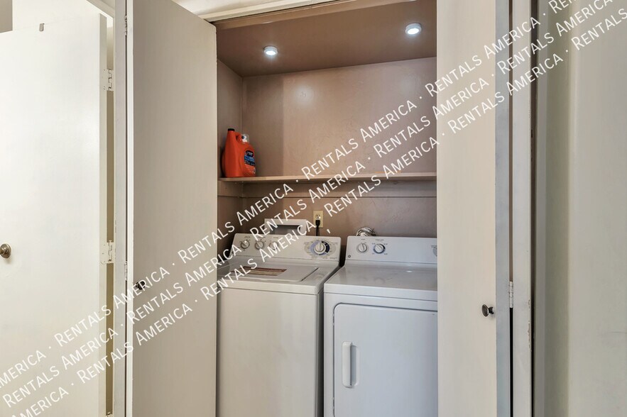 Building Photo - 5675 N Camino Esplendora