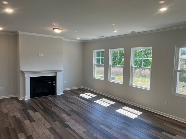 Building Photo - **3 Bed, 2.5 Bath Home for Rent @ Triple C...
