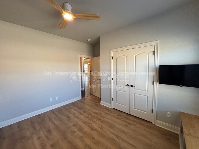 Building Photo - 1919 Sicily Ave