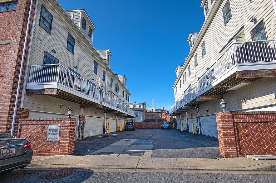 Building Photo - 2016 Fleet St