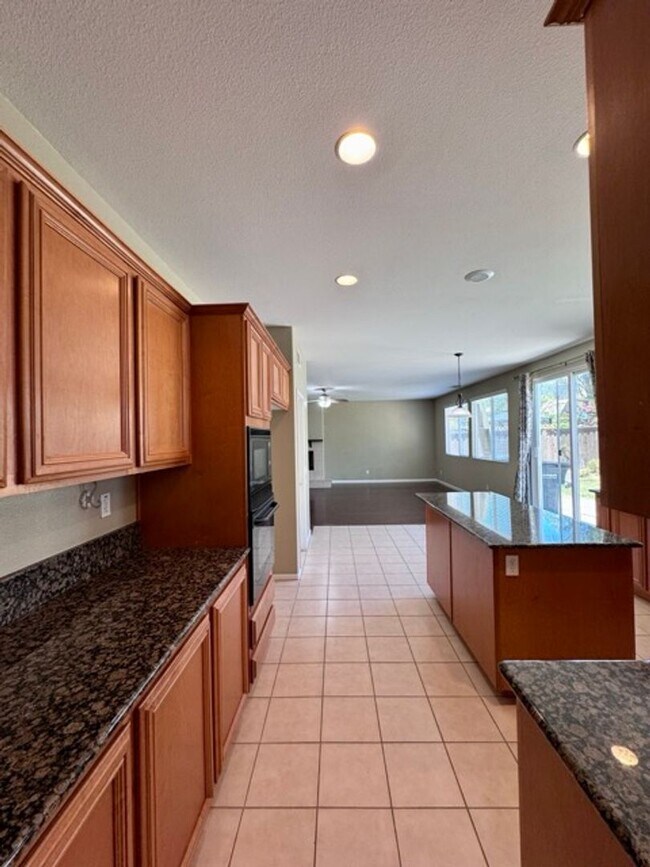 Building Photo - Beautiful Two Story 5 bedroom Home in the ...