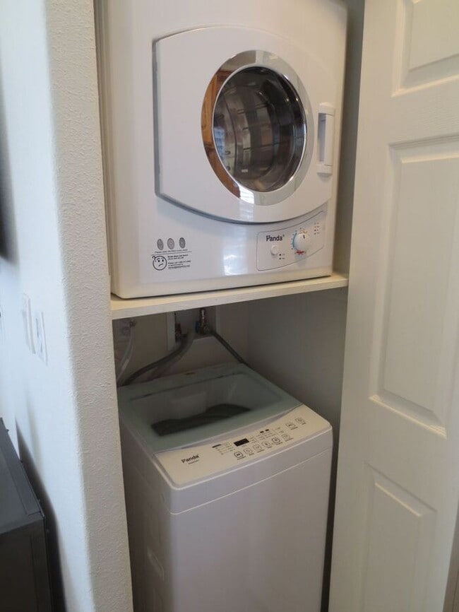 Building Photo - 1 Bedroom Unfurnished Cottage