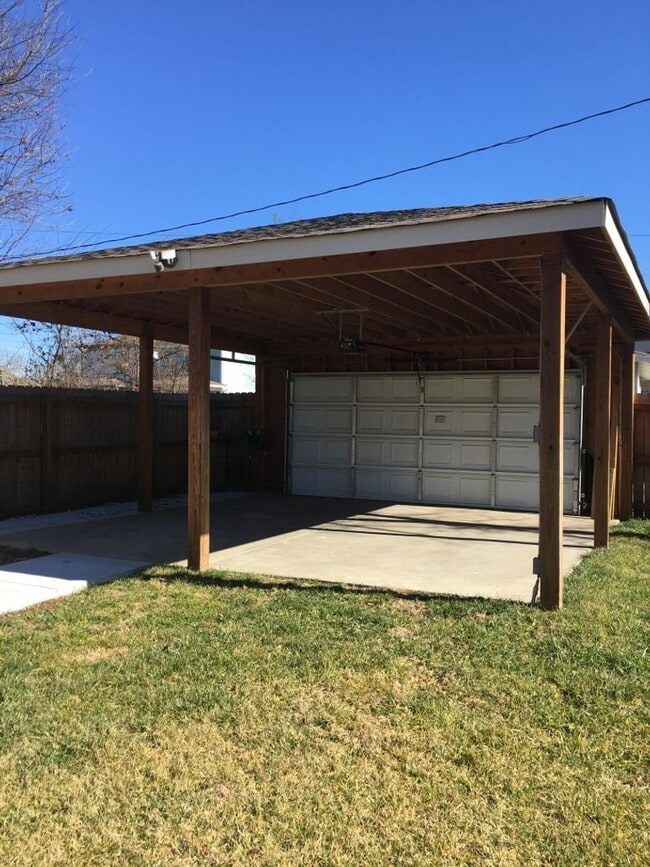 Building Photo - East Nashville Beauty