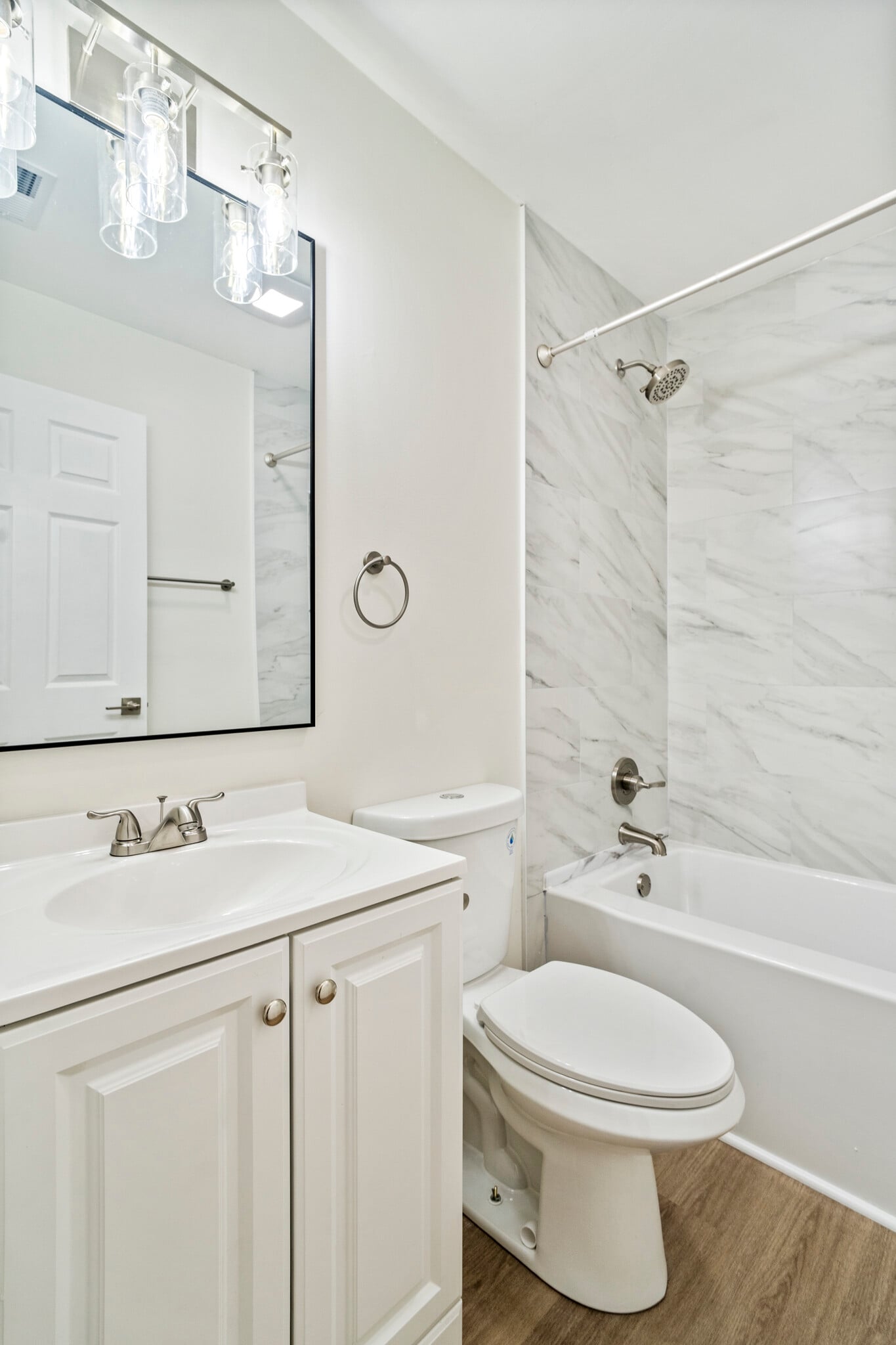 Building Photo - 721 Stonewall Ct