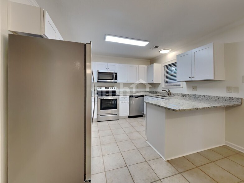 Building Photo - 3433 Sundial Dr