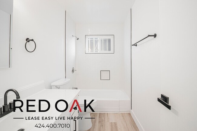 Building Photo - 211 S Ave 57