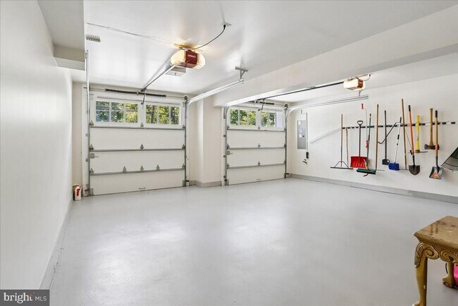 Building Photo - 7800 Radnor Rd