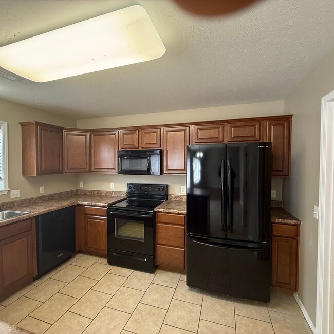 Building Photo - Quiet Country Living - Beautiful Available Now