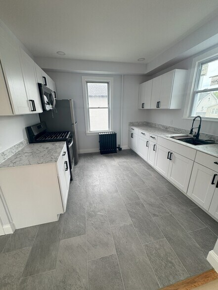 Building Photo - 273 Maple Ave