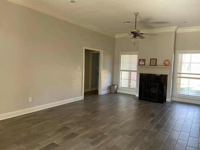 Building Photo - 232 Shadowbrush Bnd