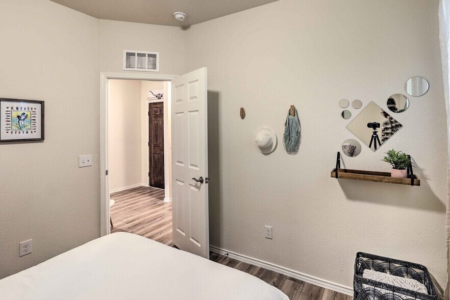 Building Photo - 1129 Bluespire Dr