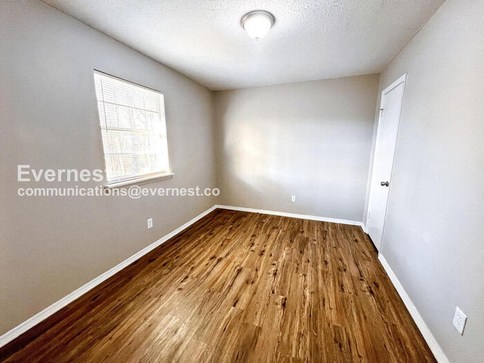 Building Photo - 8917 Tanya Dr