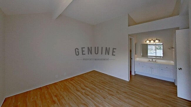 Building Photo - 2Bd 1Ba Condo in Newport Beach