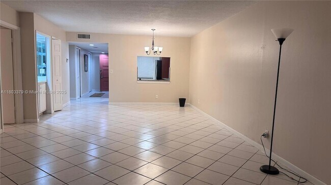 Building Photo - 227 Lakeview Dr