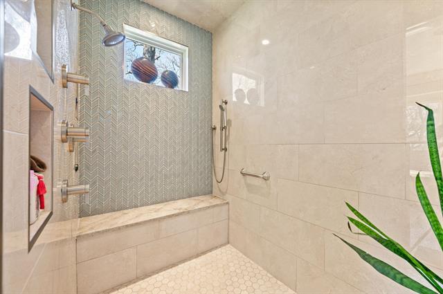 Building Photo - 170 Jellico Cir W