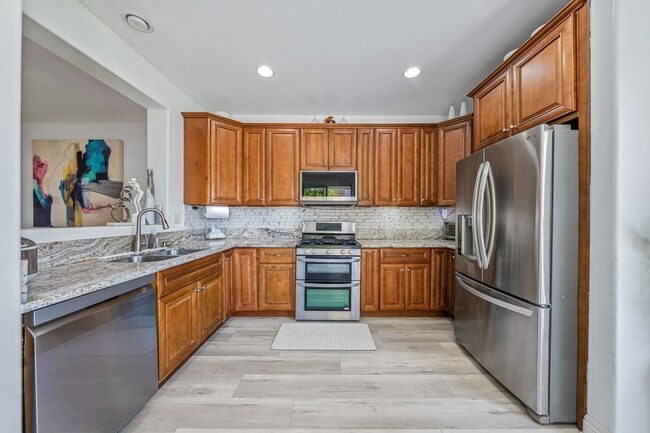 Building Photo - Beautiful Townhome in Chula Vista zz