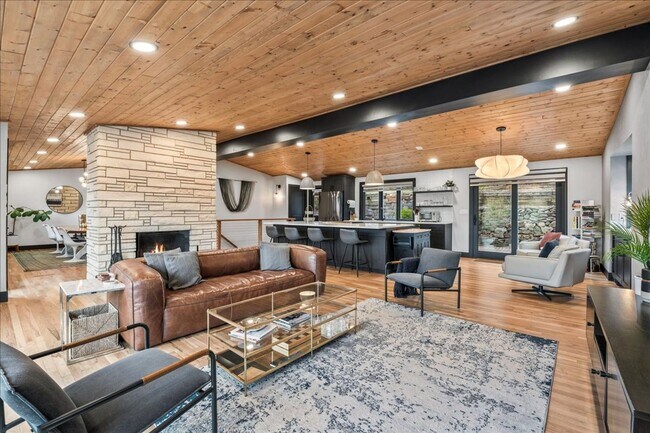 Building Photo - Fully Furnished Luxury Executive Rental