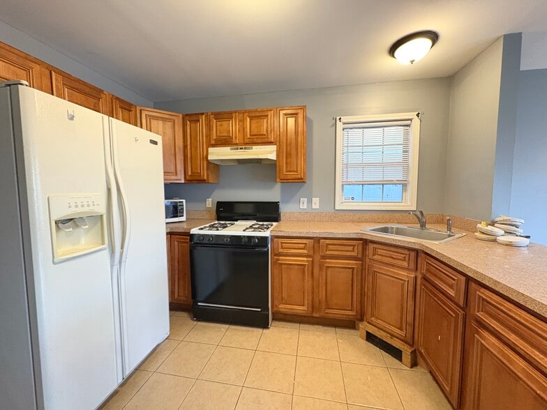 Building Photo - 35 Fairview Ave