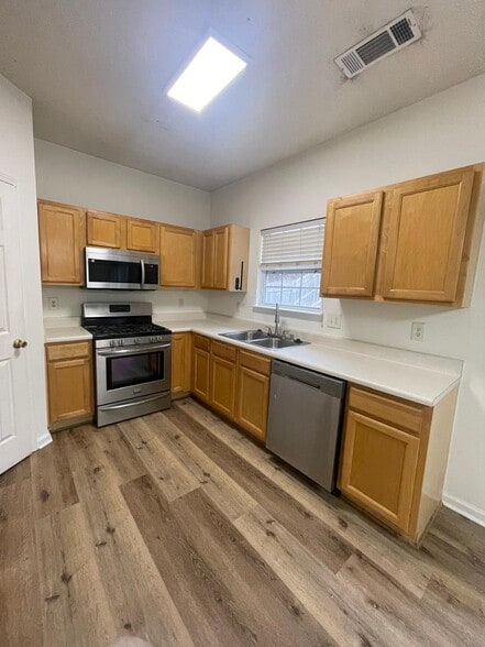 Building Photo - 3709 Hutchinson Trace Dr