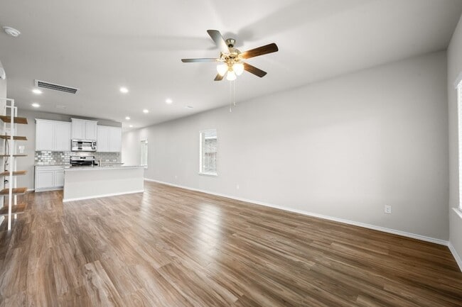 Building Photo - 16868 Pink Wintergreen Dr