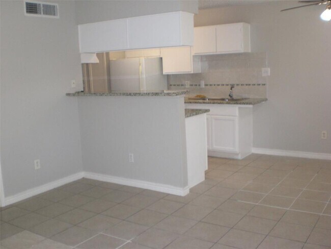 Building Photo - 12660 Ashford Point Dr
