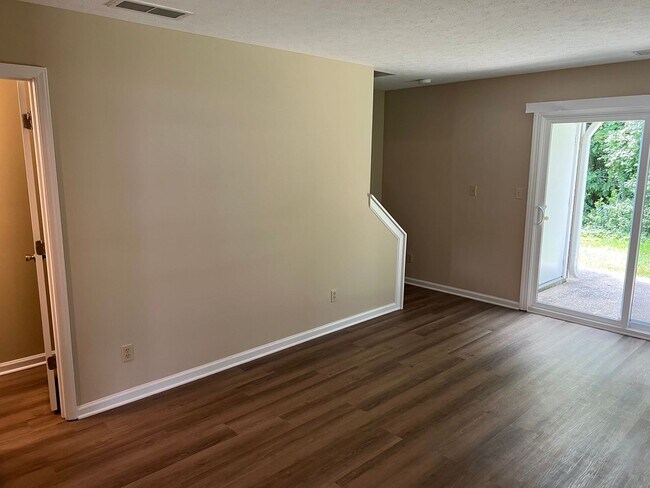 Building Photo - 800 Selwyn Place Rd