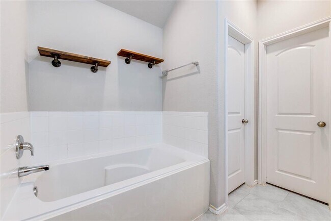 Building Photo - 23815 Rivage Ridge Dr