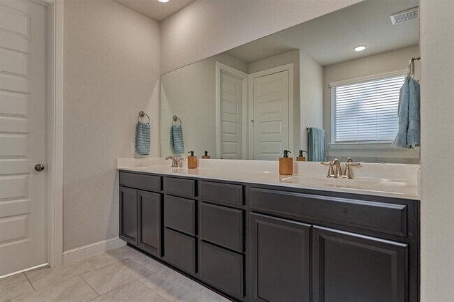 Building Photo - 15846 Weston Ridge Dr