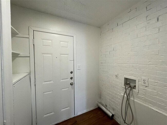 Building Photo - 8208 Sam Rayburn Dr