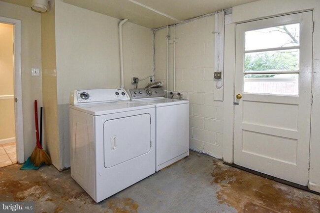 Building Photo - 13303 Huntington Ln