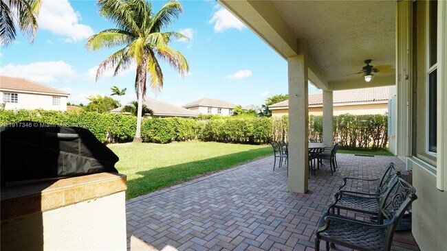 Building Photo - 1546 Sandpiper Cir