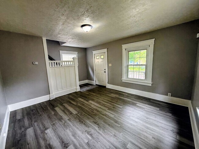 Building Photo - 4 Bedroom 1 Bathroom Single Family Home for Rent!