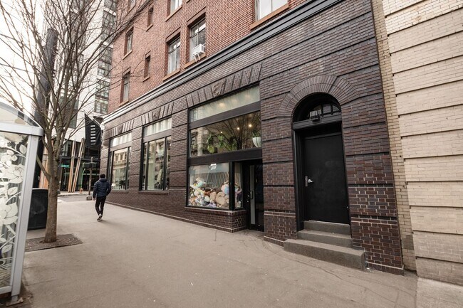 Building Photo - Updated Downtown Studio with A/C in the He...