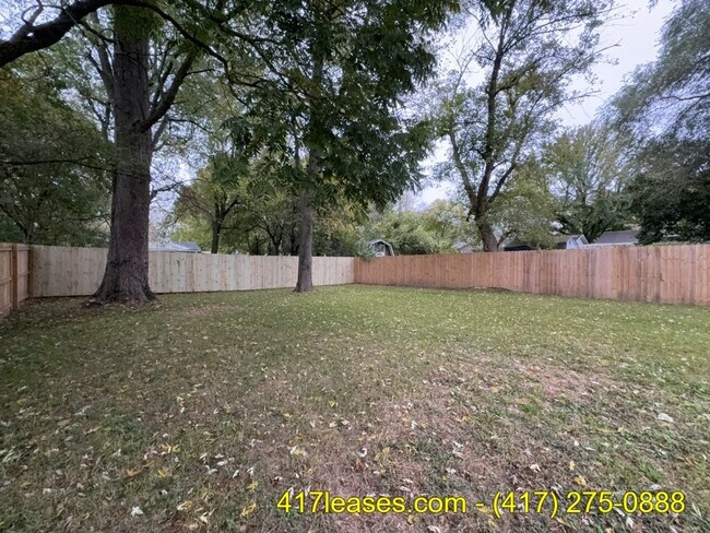 Building Photo - 2618 N Pierce Ave