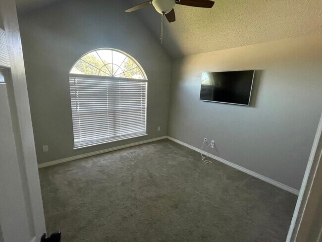 Building Photo - 602 Paradise Way