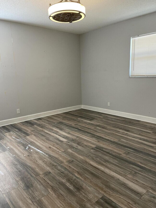 Building Photo - 9037 SE Hobe Ridge Ave