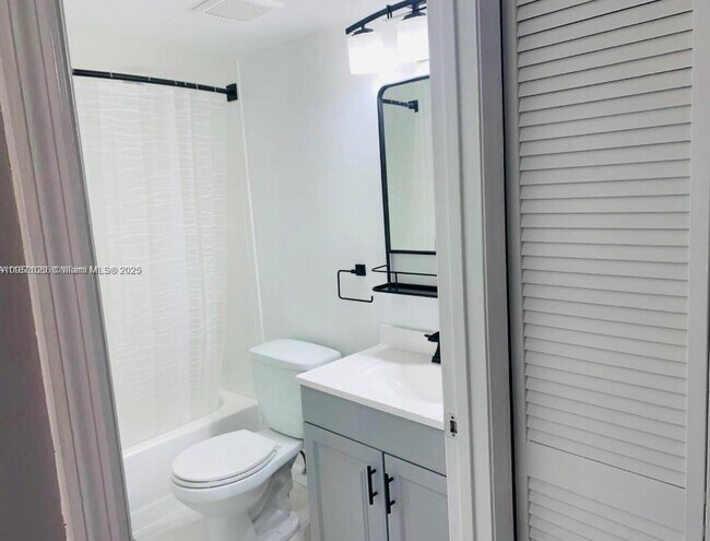 Building Photo - 10450 SW 157th Ct