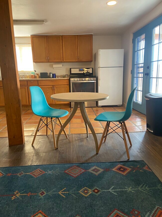 Building Photo - 1516 1/2 Edith Blvd. NE