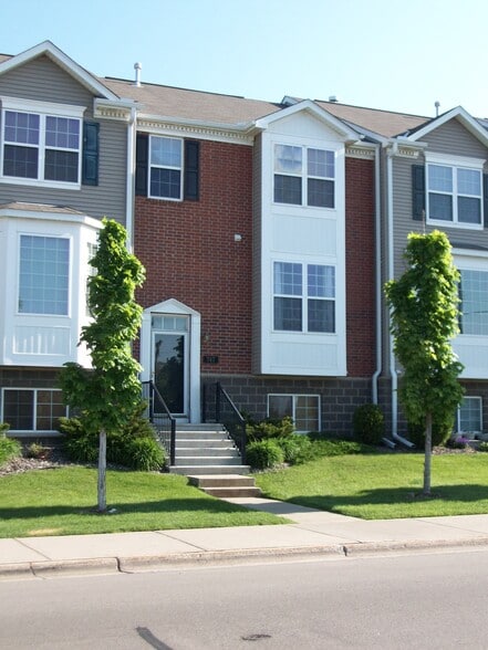 Primary Photo - 747 2nd St NE