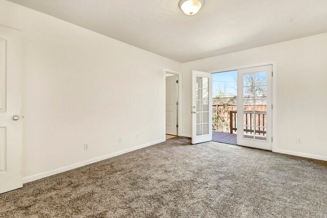 Building Photo - 4552 W Kendall St