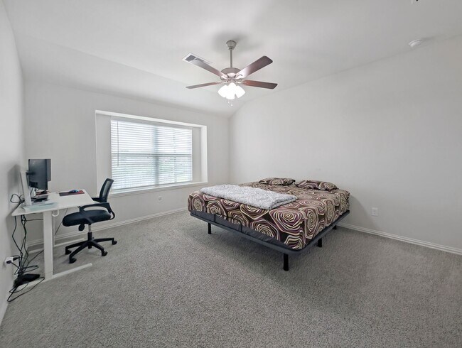 Building Photo - Inviting 3 Bed / 2.5 Bath Townhome with Flex Space & Easy I-10 Access in Katy