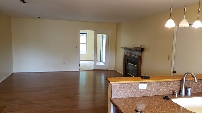 Building Photo - 1542 Surry Hill Ct