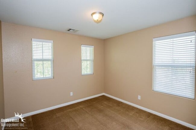 Building Photo - Stunning 4Bdm 3Ba Two-Story Home in the In...